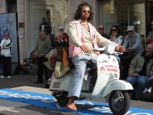 07-Vespa in Costume VC Pontedera (02.05.2009)